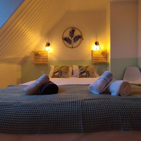 Au Pti' Bonheur Bed & Breakfast Saint-Coulomb Eksteriør bilde