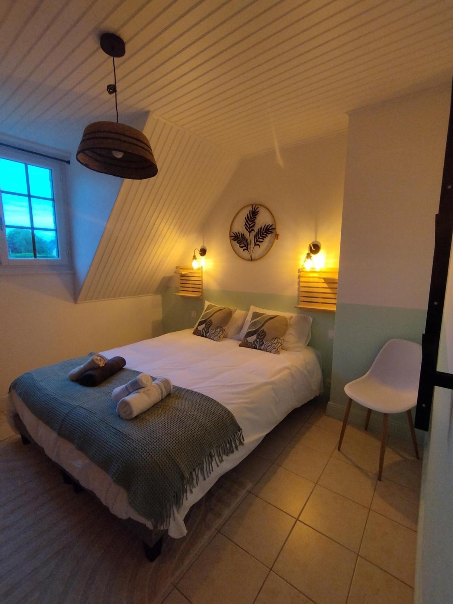 Au Pti' Bonheur Bed & Breakfast Saint-Coulomb Eksteriør bilde